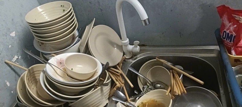 DO NHÀ CÓ VIỆC GẤP MÌNH KHÔNG QUÁN XUYẾN ĐƯỢC NÊN CẦN SANG LẠI QUÁN CƠM TẠI HỒ CHÍ