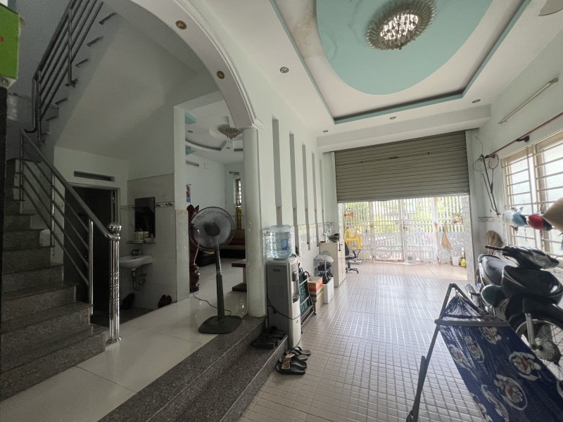 Bán nhà 2 tầng, 78m2 tại đường số 4, Linh Tây, Thủ Đức, TP HCM. Sổ hồng riêng, giá chỉ 5,68  tỷ.