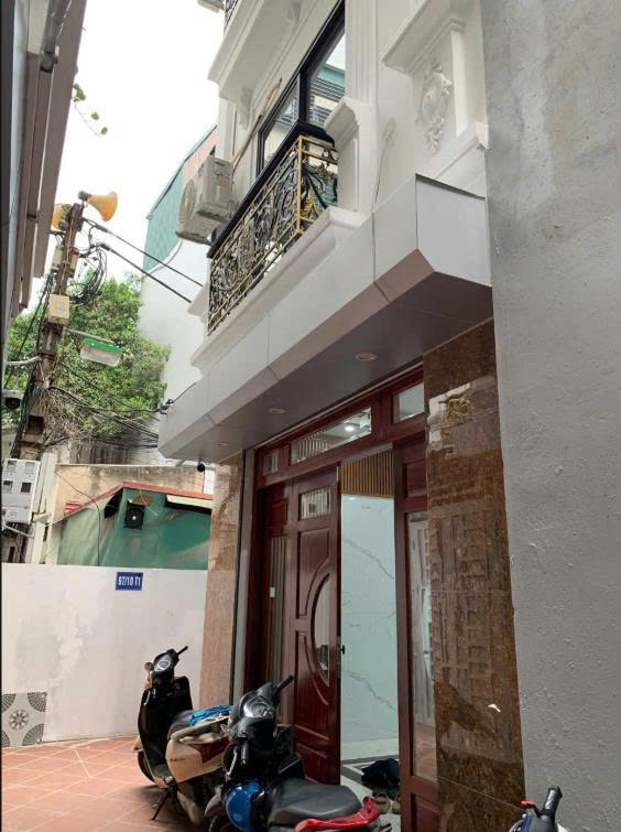 Cần cho thuê căn phòng tại địa chỉ số 10/97 ngõ 105 phố Bạch Mai, phường Bạch Mai, tp Hà Nội.