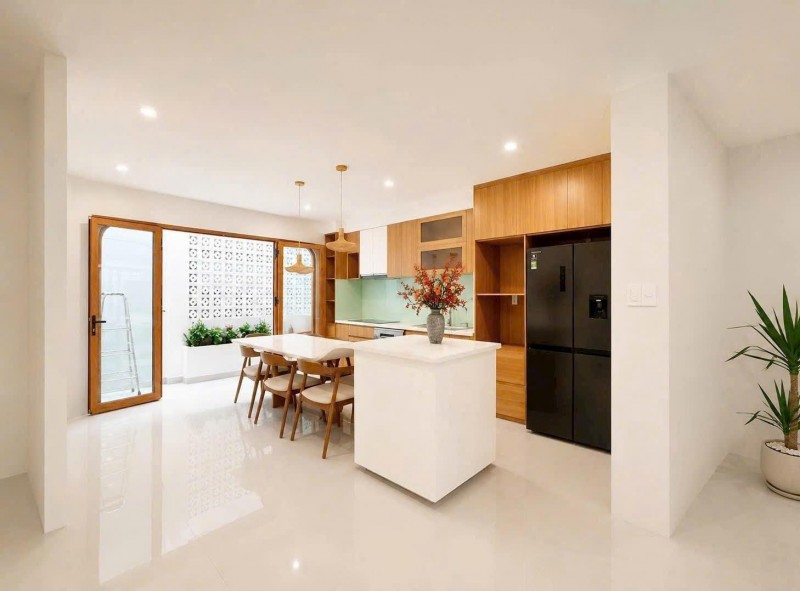 Mặt 2  tiền Huỳnh Thị Đồng, vừa ở vừa kinh doanh, nhà nội thất cao cấp