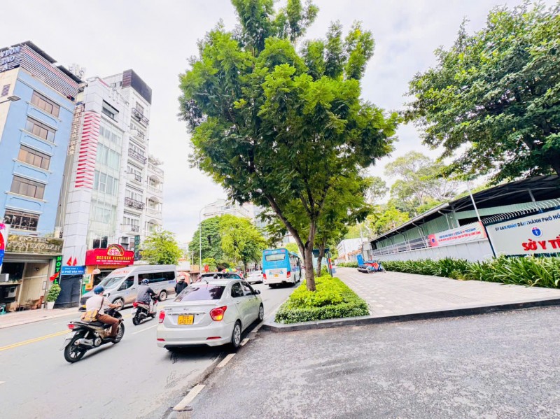 QUẬN 1: CHÍNH CHỦ 0938676685 BÁN NHÀ 4 TẦNG MẶT TIỀN NGUYẼN THỊ MINH KHAI, P.BẾN THÀNH- DT ĐẸP