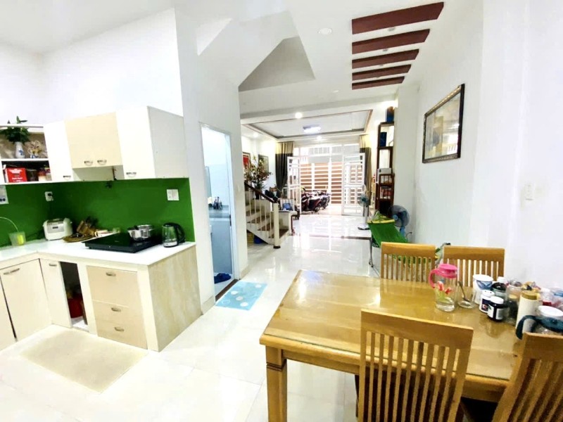 Bán nhà đường 339, Phước Long B, Q9, Thủ Đức, TP HCM. DT 100m2, 4 tầng, sổ hồng riêng, giá 11,55 