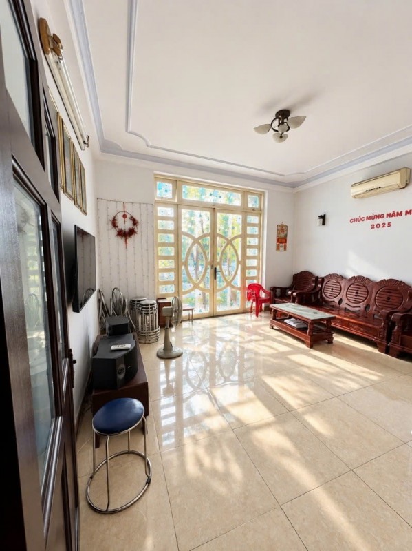Bán nhà Mặt tiền Ca Văn Thỉnh - giao Đồng Đen - Bàu Cát, 5x23m, 3 tầng, 5PN, 18,5 Tỷ.