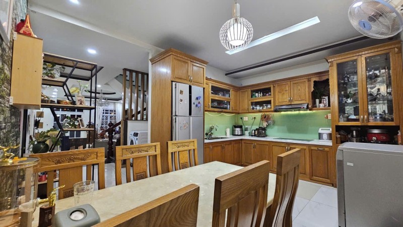Bán nhà 96m2, Đỗ Xuân Hợp, Phước Long, TP HCM, 3 tầng, SHR. Giá 13,38 tỷ