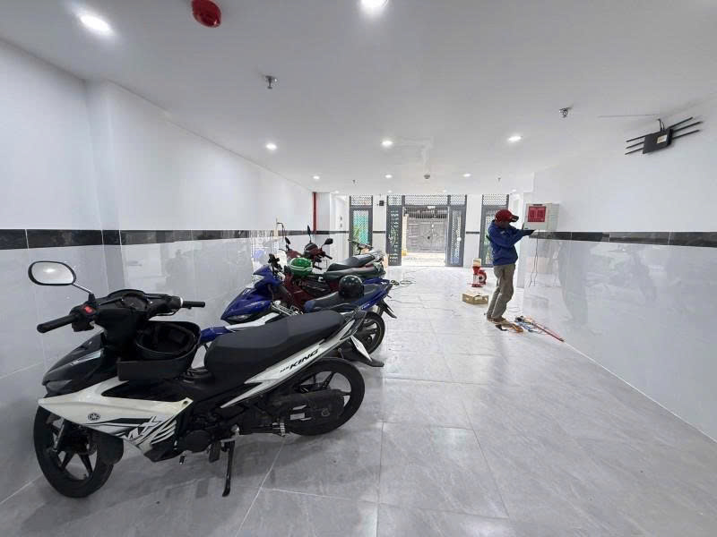 Bán Tòa nhà 6 Tầng - 24 CHDV  - Hẻm 8m Phan Huy Ích, 6,3x20m, HĐT 120tr/ tháng, 23,8 Tỷ.