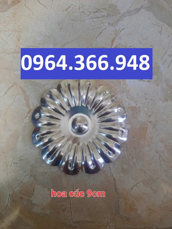 Hoa cúc chấm sắt tôn chi tiết trang trí nổi bật