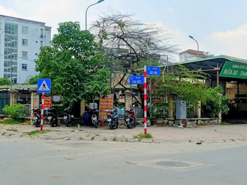 Bán nhà phố Phú Kiều - Vị trí đẹp - MT 9,4m, 2 khối nhà, dòng tiền 35tr-tháng, giá 21,5 tỷ