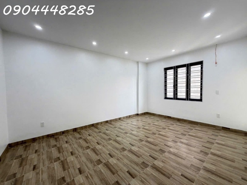 Nhà đẹp độc lập sân cổng riêng mặt ngõ cách đường chính 20m ô tô đỗ cửa tại Đằng Hải Hải An