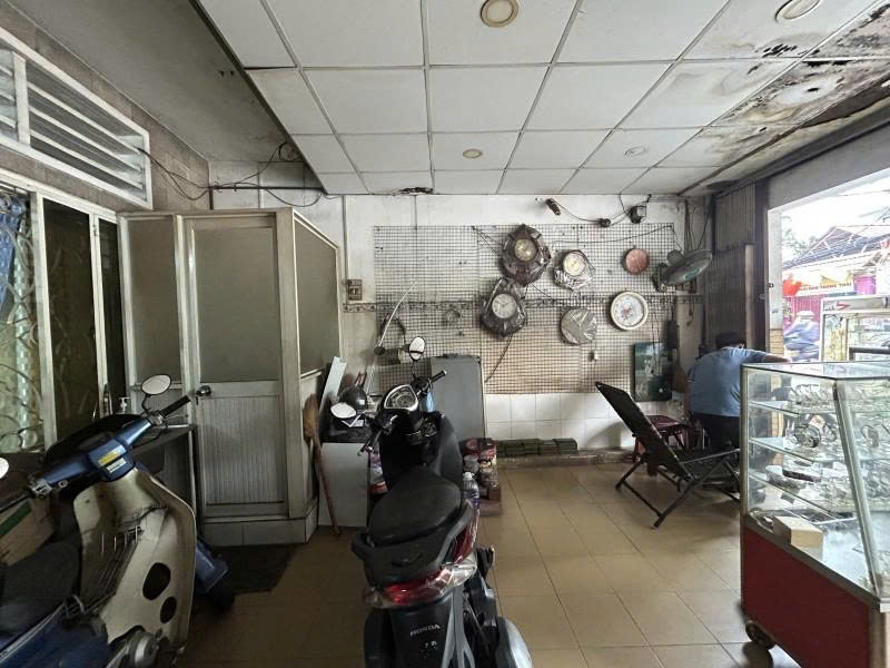 Bán nhà Mặt tiền Phan Văn Trị - giao Nơ Trang Long, 8,1x18m, 2 Tầng, 1 đời chủ, 23,9 Tỷ.