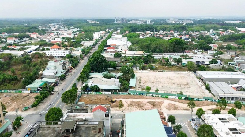 Bán nhà phố Fiesta Central Bình Dương 2 mặt tiền, 4,6 tỷ 0987663865 đối diện trường liên cấp cơ sở 2