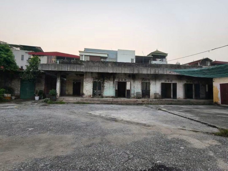 Tìm khách thuê KHO, 700m2, mt25m, 45k/m2, thị trấn Đông Anh.
+ Sẵn nhà kho với 7 phòng độc lập.
