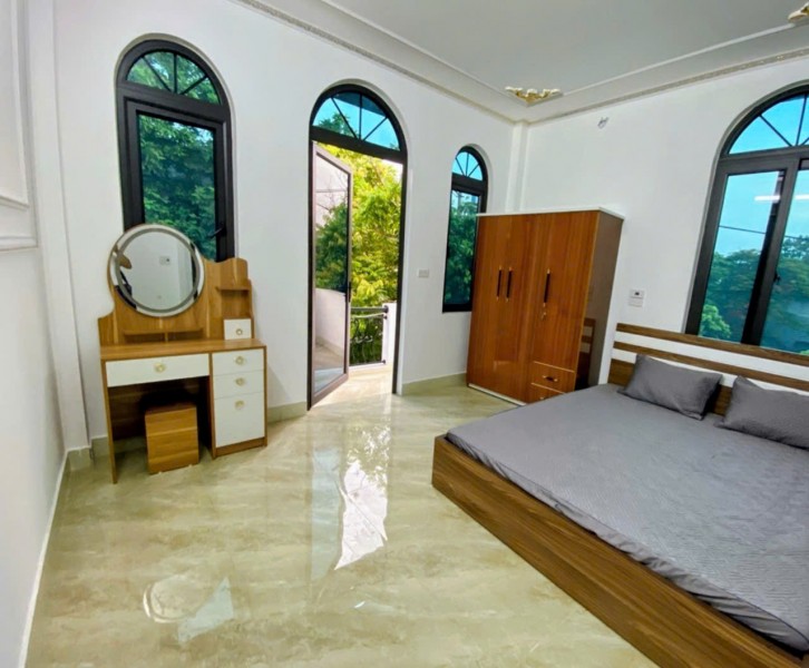 CỰC HIẾM TRUNG TÂM BẮC GIANG – 3 MẶT THOÁNG – VIEW HỒ – NHÀ MỚI XÂY – THANG MÁY – Ô TÔ TRÁNH NHAU