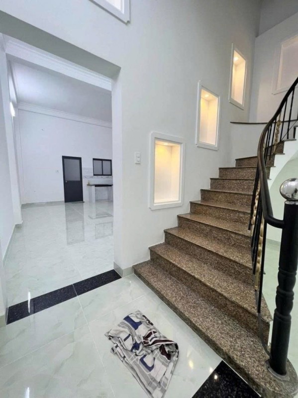 Bán nhà Mặt tiền Nguyễn Phúc Chu - gần Trường Chinh, 4,7x20m, 2 Tầng - 3PN, chỉ 15,5 Tỷ.