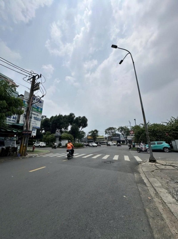 Bán nhà Mặt tiền Nguyễn Phúc Chu - gần Trường Chinh, 4,7x20m, 2 Tầng - 3PN, chỉ 15,5 Tỷ.
