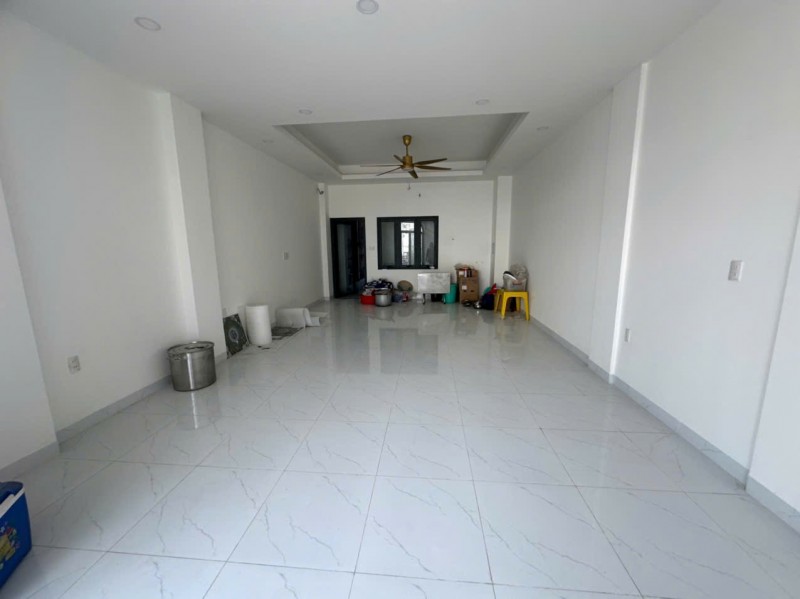 CHO THUÊ MẶT TIỀN GIẢI PHÓNG – GẦN NHÀ GA T1 & T3 – DIỆN TÍCH 200M²
