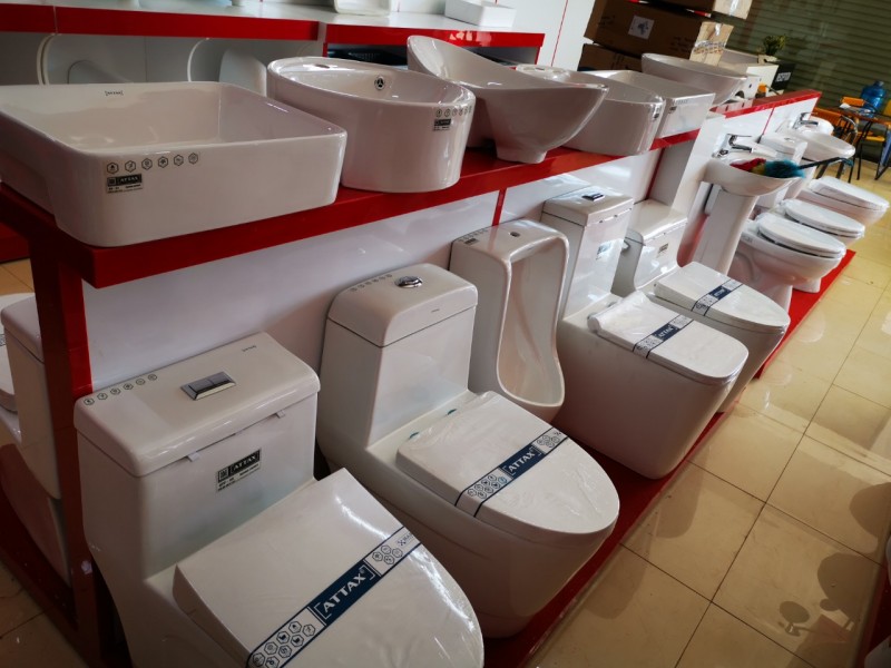 Hỗ trợ miễn phí kệ trưng bày thiết bị vệ sinh 