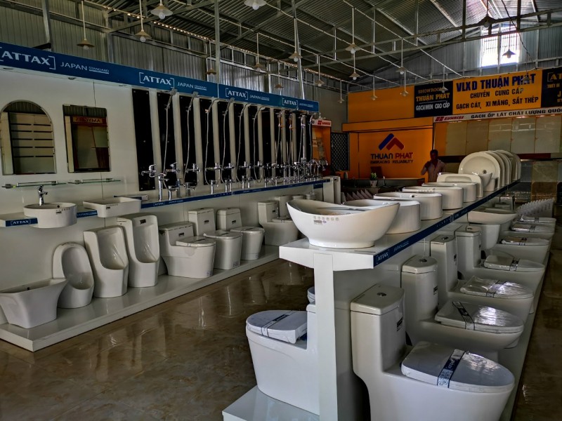 Hỗ trợ miễn phí kệ trưng bày thiết bị vệ sinh 