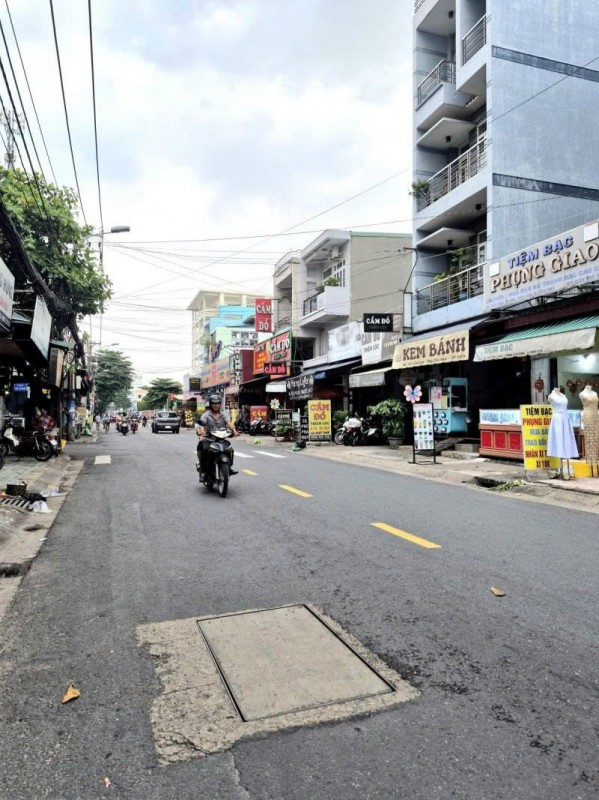 Bán nhà Măt tiền  Văn Cao - gần chợ Tân Hương, 3,6x8m, 4 Tầng - 3 PN, HĐT 12tr, 6,2 Tỷ.