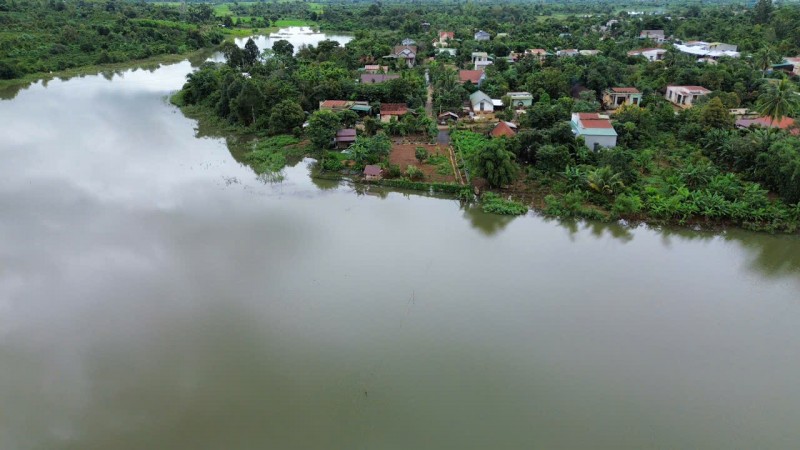 Chỉ 2 tỷ xxx sở hữu quỹ đất đẹp view hồ, nhà gỗ sẵn, mặt tiền đường bê tông, đường quy hoạch 12m