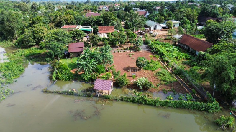 Chỉ 2 tỷ xxx sở hữu quỹ đất đẹp view hồ, nhà gỗ sẵn, mặt tiền đường bê tông, đường quy hoạch 12m