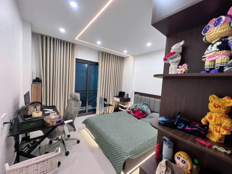 Bán nhà 5 tầng thang máy mới đẹp Nguyễn Đình Chiểu, 38m2, mặt tiền 4.4m, 14 tỷ