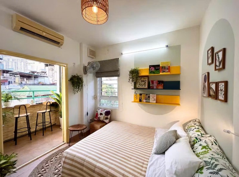 SANG NHƯỢNG GẤP HOMESTAY MẶT PHỐ QUÁN THÁNH – BA ĐÌNH
NHÀ ĐẸP, ĐANG KINH DOANH TỐT – CÓ SẴN LỢI