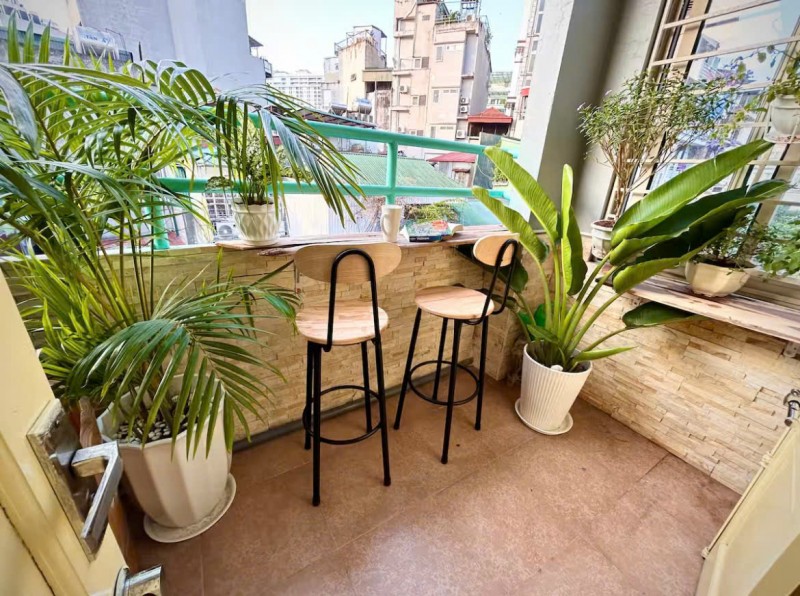SANG NHƯỢNG GẤP HOMESTAY MẶT PHỐ QUÁN THÁNH – BA ĐÌNH
NHÀ ĐẸP, ĐANG KINH DOANH TỐT – CÓ SẴN LỢI