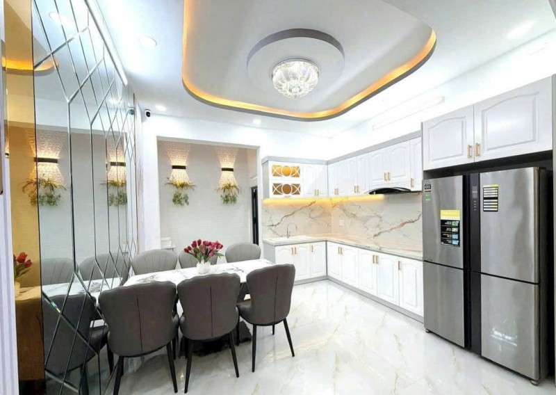 Nhà vừa ở vừa kinh doanh, dân đôn, xe hơi tránh nhau, cạnh Phú Mỹ Hưng, chưa tới 9 tỷ