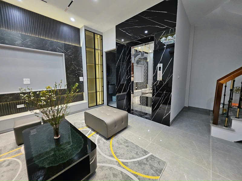 K có căn thứ 2,nhà Phúc Lợi hơn 6 tỷ thang máy, 40M,5 tầng,ô tô đỗ cổng.Chốt nhanh
