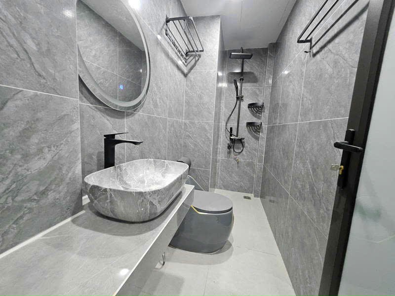 K có căn thứ 2,nhà Phúc Lợi hơn 6 tỷ thang máy, 40M,5 tầng,ô tô đỗ cổng.Chốt nhanh
