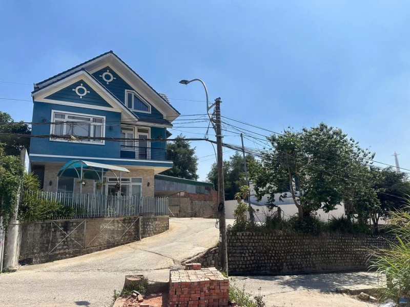 Cho thuê biệt thự sân vườn hơn 900m2 kinh doanh đa mô hình giá 45 triệu đường Triệu Việt Vương Đà