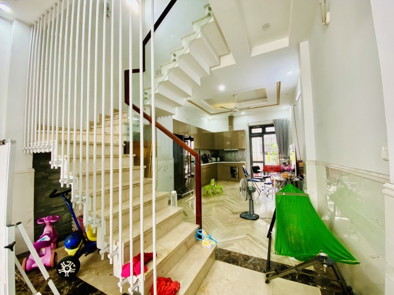 Bán nhà 3 tầng Gò Dưa, Tam Bình, Thủ Đức, TP HCM. DT 90m2,  sổ hồng riêng. Giá 7,08  tỷ.