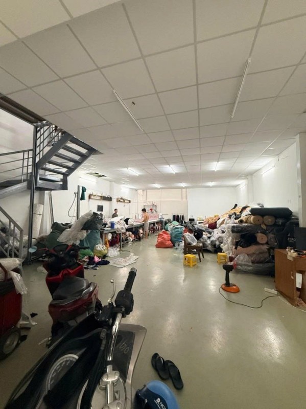 Bán nhà phố Hẻm Tân Hương - gần Văn Cao,  8,4x17,5m, 2 Tầng, Sổ A4,  hạ còn 9,9 Tỷ.