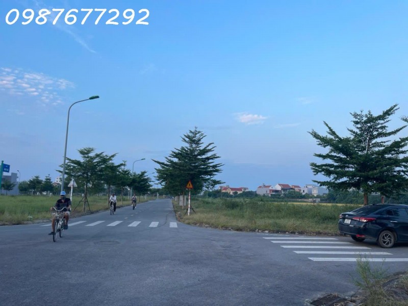 Bán hoặc cho thuê lô góc 2 mặt tiền siêu đẹp tại Sao Đỏ, TP. Chí Linh, DT 161 m2