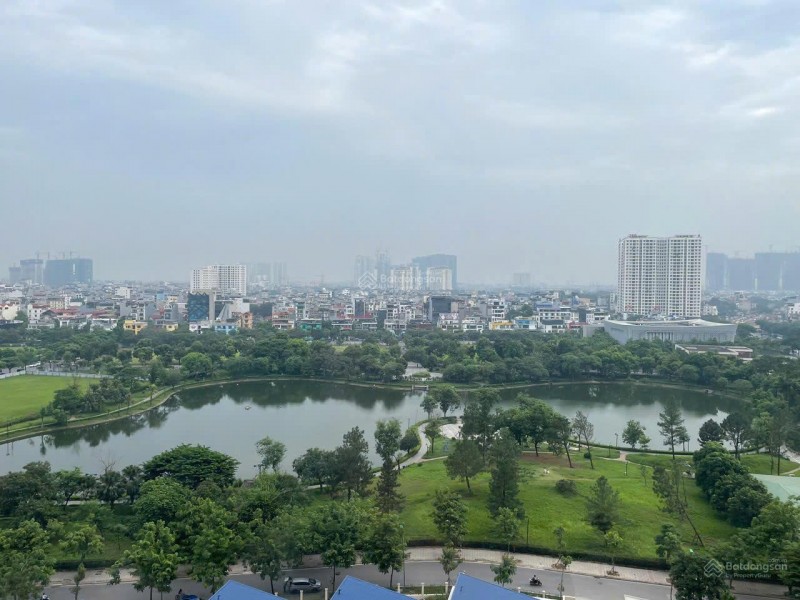 Căn chung cư cao cấp, vị trí trung tâm, ban công view hồ nước, khu dân cư văn minh