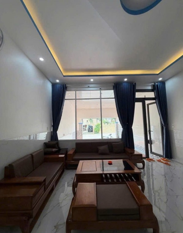 Cho thuê nhà nguyên căn 4 phòng ngủ full nội thất có sân đậu ô tô giá 8 triệu đường Đăng Gia Lạc