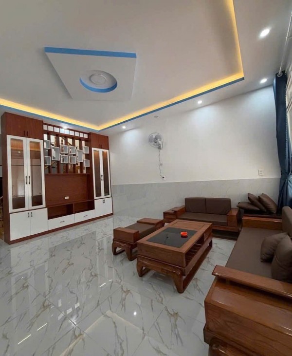 Cho thuê nhà nguyên căn 4 phòng ngủ full nội thất có sân đậu ô tô giá 8 triệu đường Đăng Gia Lạc
