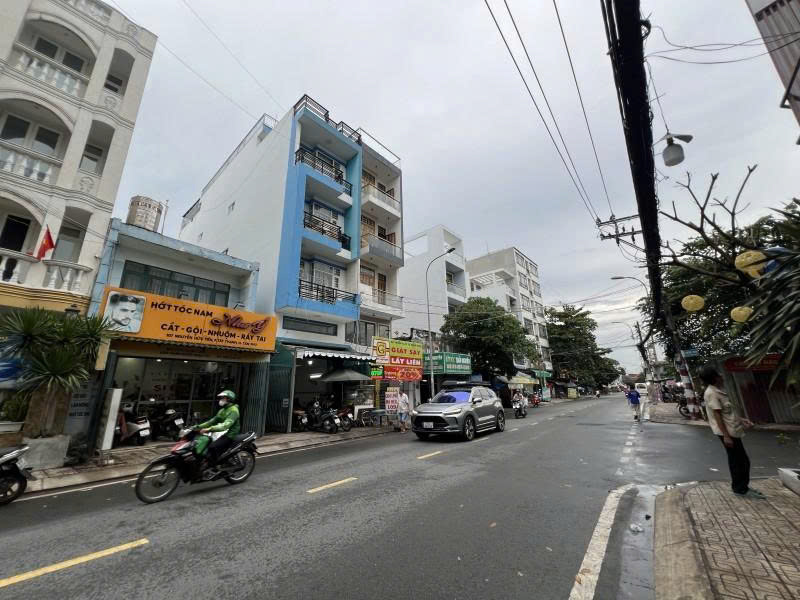 Bán nhà Cấp 4 -  Mặt tiền Nguyễn Hữu Tiến - giao Tây Thạnh, 6,1x30m,  GPXD 8 tầng, 21,9 tỷ