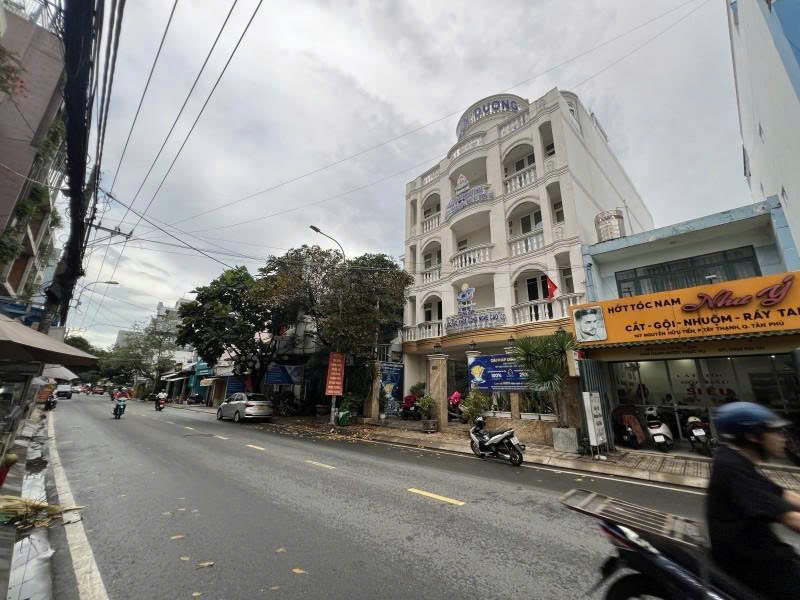 Bán nhà Cấp 4 -  Mặt tiền Nguyễn Hữu Tiến - giao Tây Thạnh, 6,1x30m,  GPXD 8 tầng, 21,9 tỷ