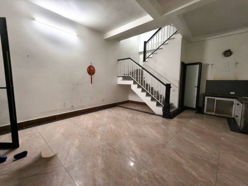 Tìm khách cho nhà nhỏ: 40m2, mt5m, 2T, 2N, lõi Vin Bắc Hồng, 2.4 tỷ.
+ Nằm trung tâm lõi Vin Bắc