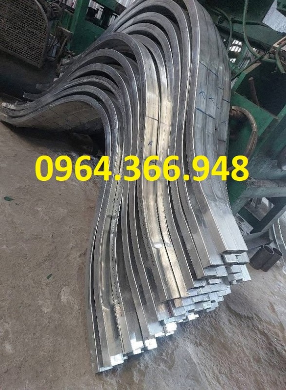 Gia công góc mái kính hộp 4x8 chuẩn kích thước