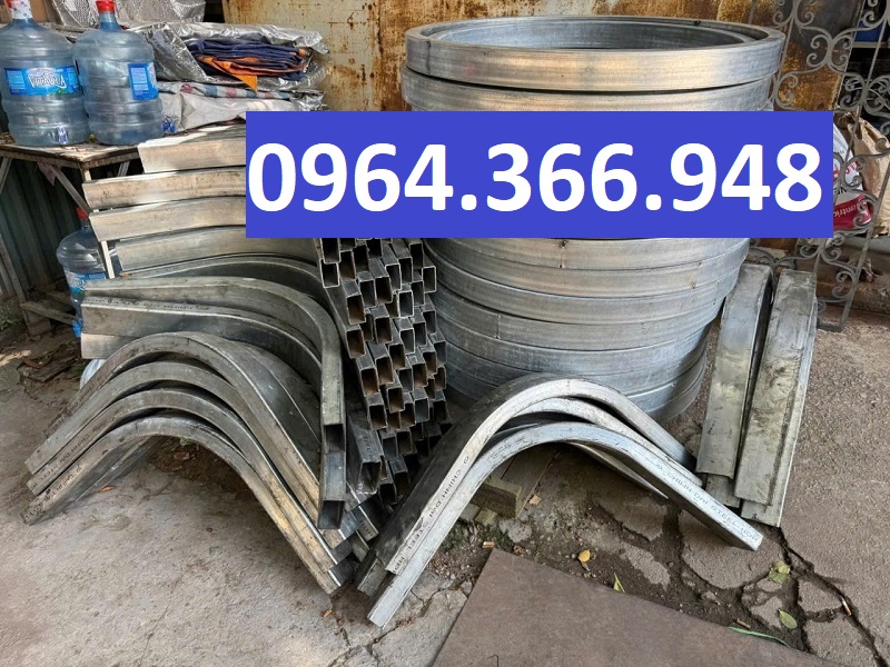 Gia công góc mái kính hộp 4x8 chuẩn kích thước