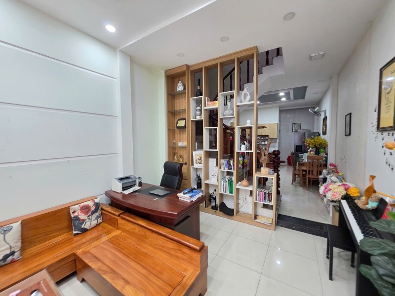 Bán nhà 3 tầng, Quốc Lộ 13, Hiệp Bình Phước, Thủ Đức, TP HCM,  sổ hồng riêng. Giá 7,28 tỷ.