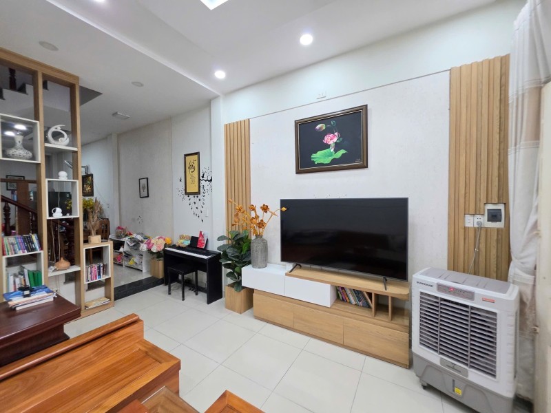 Bán nhà 3 tầng, Quốc Lộ 13, Hiệp Bình Phước, Thủ Đức, TP HCM,  sổ hồng riêng. Giá 7,28 tỷ.