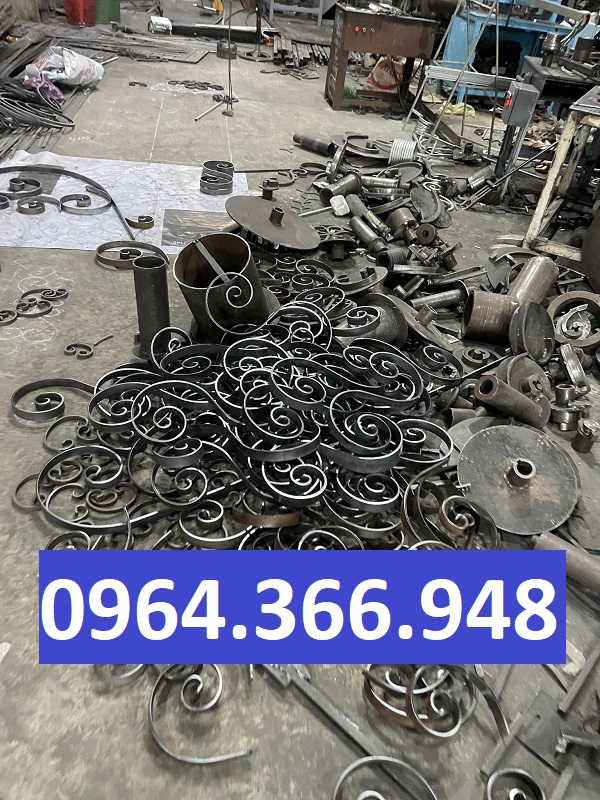 Sắt la uốn dấu hỏi cho các mẫu hoa văn độc đá