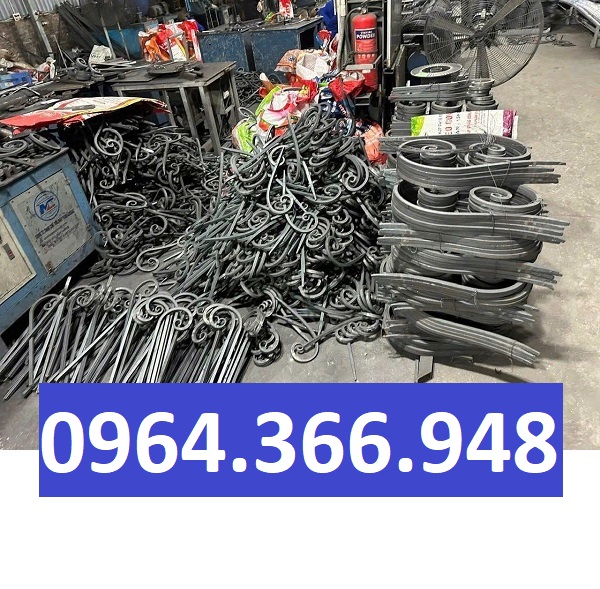 Sản xuất chi tiết sắt uốn cầu thang theo yêu cầu, nhận đơn số lượng lớn
