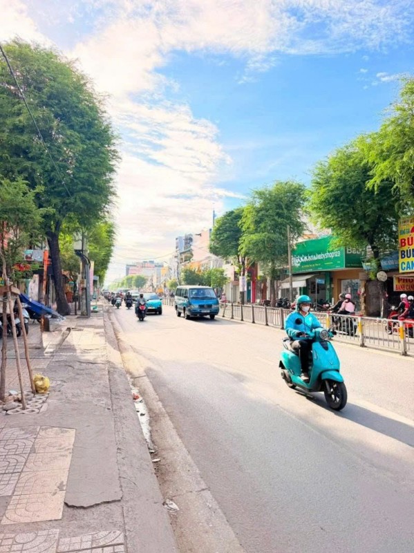Bán nhà Mặt tiền Trường Chinh - gần Đồng Đen, 6,6x20m, 3 Tầng - 4PN, HĐT 60 tr, chỉ 25 Tỷ.