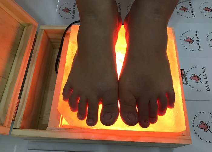 Hộp đá muối Himalaya massage chân