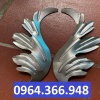 Lá cong trái phải sắt tôn dập dễ phối cụm hoa