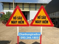 Biển Cảnh Báo Hố Sâu Nguy Hiểm 70